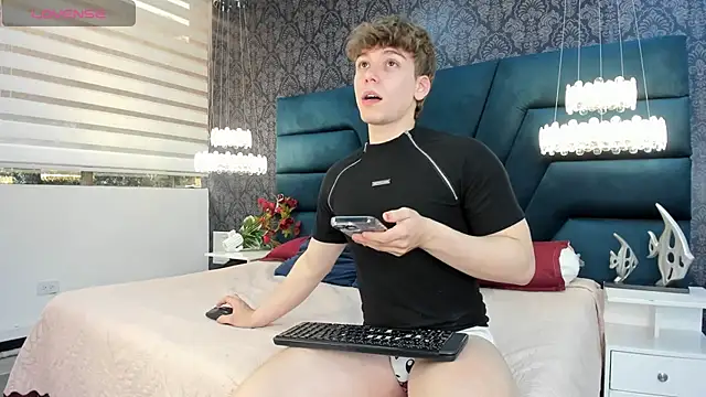 TaylerWhite online show from March 28, 11:43 am