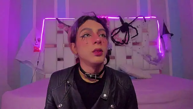 Snapshot of MilkWhore1 chatting on October 29, 8:21 pm MilkWhore1 online show from October 29, 8:21 pm