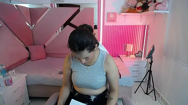 Mia garcia28 online show from November 14, 7:45 pm