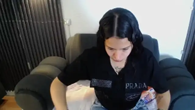 Snapshot of Mia_garcia28 chatting on May 15, 1:29 pm Mia garcia28 online show from May 15, 1:29 pm