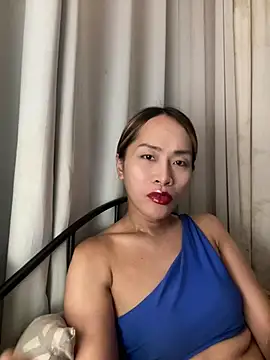 Snapshot of RomanticPearlTS chatting on March 3, 1:45 am RomanticPearlTS online show from March 3, 1:45 am