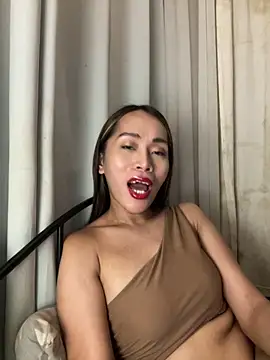 Snapshot of RomanticPearlTS chatting on March 6, 2:19 am RomanticPearlTS online show from March 6, 2:19 am