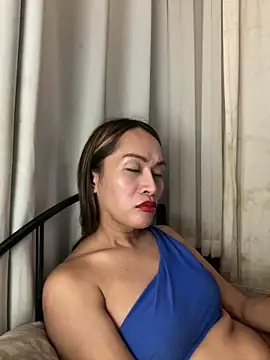 Snapshot of RomanticPearlTS chatting on March 6, 2:24 pm RomanticPearlTS online show from March 6, 2:24 pm