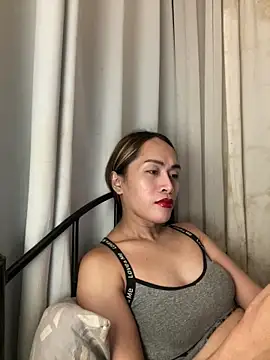 Snapshot of RomanticPearlTS chatting on March 8, 2:21 pm RomanticPearlTS online show from March 8, 2:21 pm