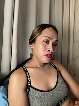 Snapshot of RomanticPearlTS chatting on April 1, 2:34 am RomanticPearlTS online show from April 1, 2:34 am