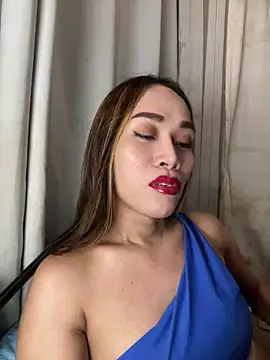 Snapshot of RomanticPearlTS chatting on April 2, 1:47 am RomanticPearlTS online show from April 2, 1:47 am