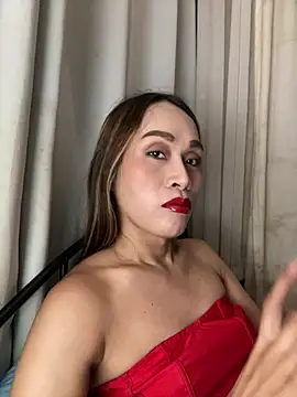 Snapshot of RomanticPearlTS chatting on April 6, 2:53 am RomanticPearlTS online show from April 6, 2:53 am