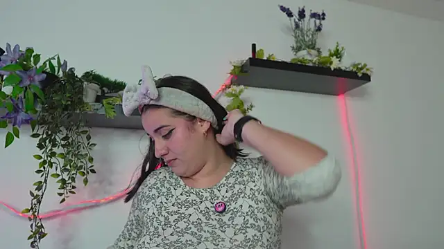 Lana Herondale online show from June 4, 3:23 am