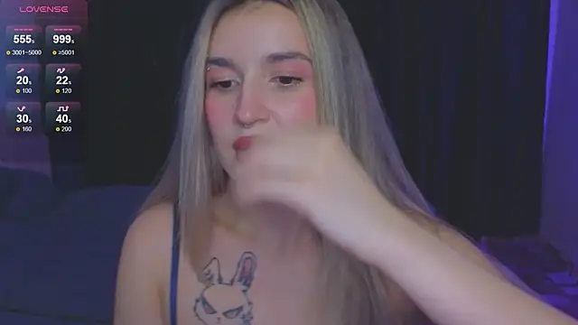 Snapshot of RoxyChill chatting on September 15, 7:47 pm RoxyChill online show from September 15, 7:47 pm