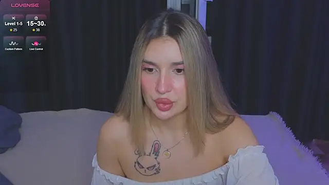 Snapshot of RoxyChill chatting on September 17, 7:48 pm RoxyChill online show from September 17, 7:48 pm