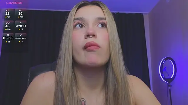 RoxyChill online show from October 31, 8:32 pm