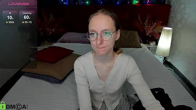 Mia E1fie online show from May 7, 12:05 am