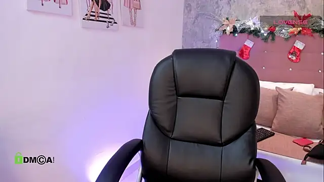 brithanycollins online show from November 30, 8:02 pm