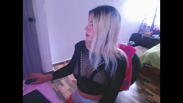 Snapshot of mystica_25 chatting on October 25, 3:18 pm mystica 25 online show from October 25, 3:18 pm