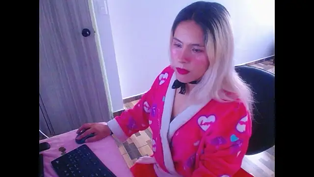 Snapshot of mystica_25 chatting on November 1, 4:09 pm mystica 25 online show from November 1, 4:09 pm