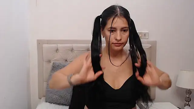 Snapshot of Taliana21 chatting on June 10, 10:52 pm Taliana21 online show from June 10, 10:52 pm
