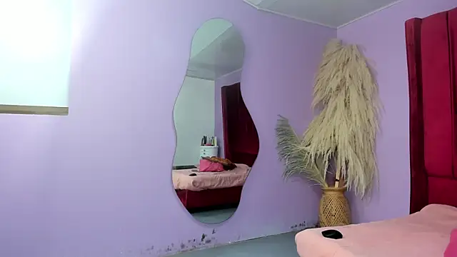 sienna glow online show from October 7, 11:40 am