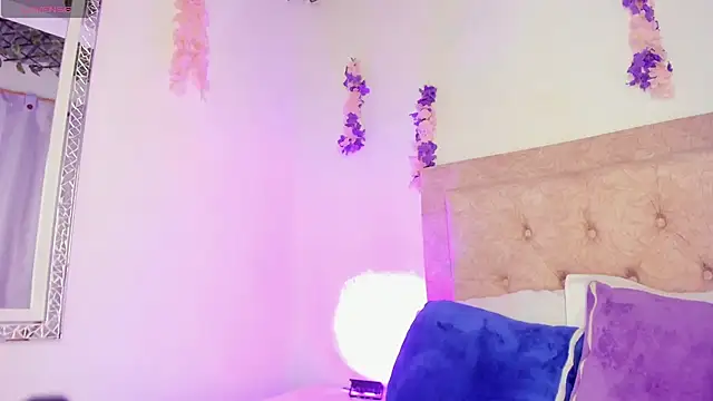 kendra smiitch online show from October 25, 4:31 am