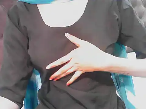 Snapshot of elize__ chatting on December 5, 3:37 am elize online show from December 5, 3:37 am