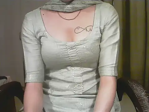 Snapshot of elize__ chatting on January 13, 4:18 am elize online show from January 13, 4:18 am