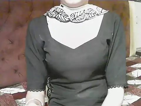 Snapshot of elize__ chatting on January 17, 2:38 am elize online show from January 17, 2:38 am