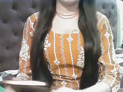 Snapshot of elize__ chatting on January 18, 2:48 am elize online show from January 18, 2:48 am