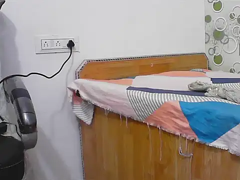 Snapshot of elize__ chatting on February 8, 2:37 am elize online show from February 8, 2:37 am