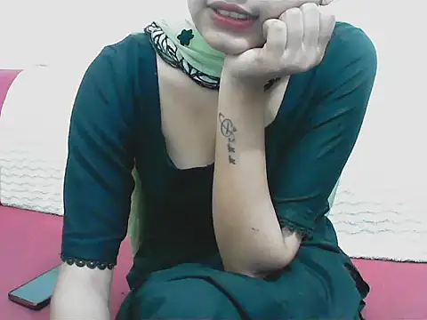 Snapshot of elize__ chatting on February 9, 2:48 am elize online show from February 9, 2:48 am