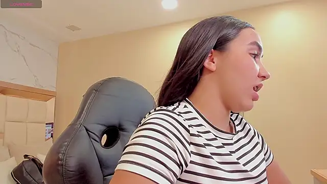 julieta rosee online show from October 7, 10:07 pm