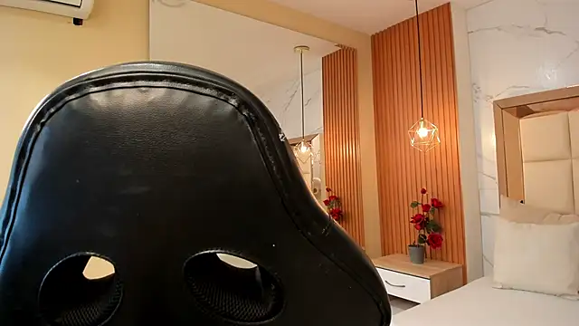 julieta rosee online show from March 30, 10:00 pm