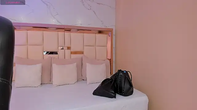 julieta rosee online show from April 8, 9:37 pm