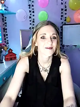 Snapshot of Purple2StayThnxx chatting on September 28, 10:31 am Purple2StayThnxx online show from September 28, 10:31 am