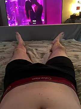 Snapshot of naughtycoupl98 chatting on April 18, 6:01 pm naughtycoupl98 online show from April 18, 6:01 pm