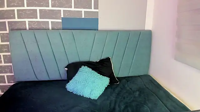 little annee online show from September 14, 11:37 pm