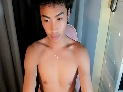 Snapshot of yourhotpinoy chatting on April 6, 12:06 pm yourhotpinoy online show from April 6, 12:06 pm