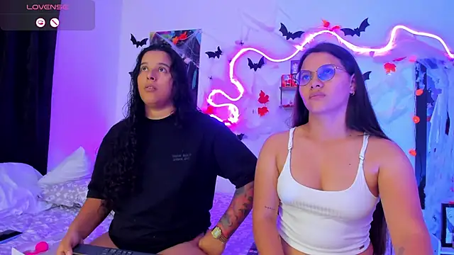 Snapshot of Dilan_and_Mia chatting on October 14, 9:59 pm Dilan and Mia online show from October 14, 9:59 pm