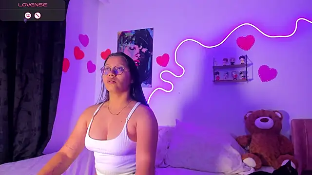 Dilan and Mia online show from April 8, 10:43 pm