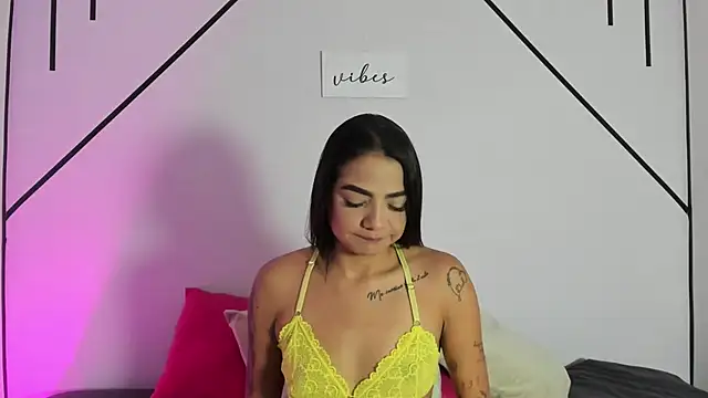 Snapshot of MiahCornell_ chatting on October 10, 7:24 pm MiahCornell online show from October 10, 7:24 pm