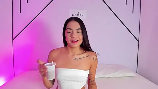 MiahCornell  online show from October 22, 7:24 pm