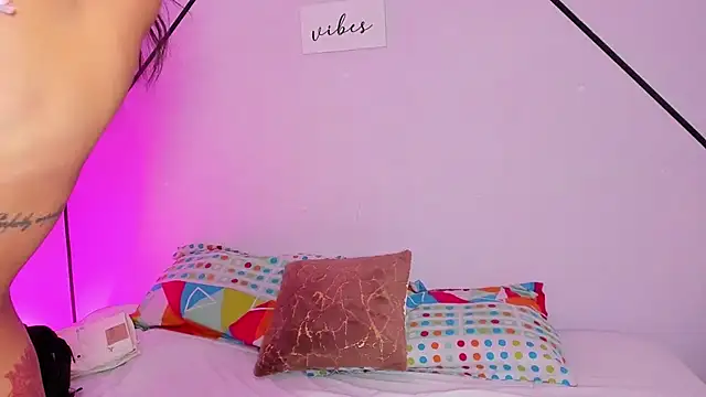 MiahCornell  online show from November 8, 7:45 pm