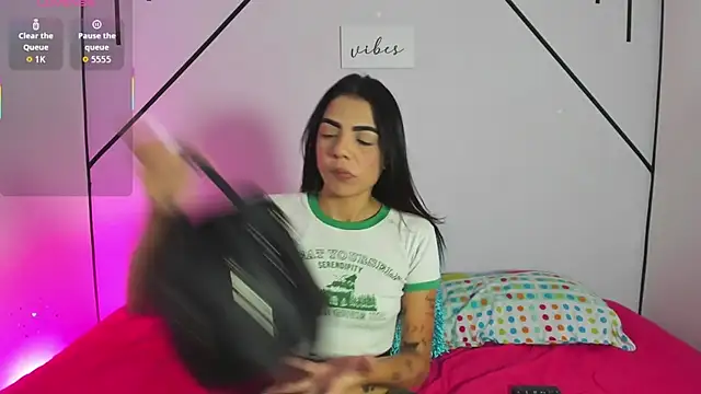 MiahCornell  online show from November 24, 8:08 pm