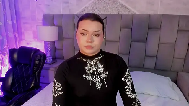 Maxxxine1 online show from April 19, 12:33 am