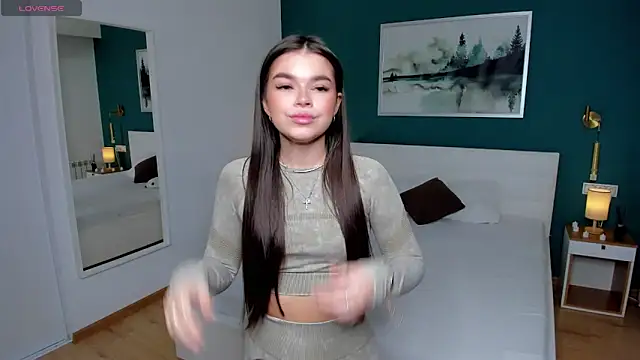 HollisHearl online show from September 12, 7:19 am