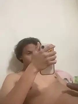 Snapshot of EmilianoPerex chatting on March 20, 2:05 am EmilianoPerex online show from March 20, 2:05 am