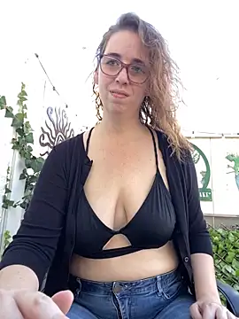 Snapshot of sweetsocalgirl chatting on September 15, 11:27 pm sweetsocalgirl online show from September 15, 11:27 pm