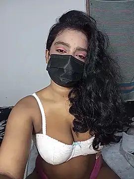 Snapshot of Darkchocosl8 chatting on May 19, 7:42 pm Darkchocosl8 online show from May 19, 7:42 pm