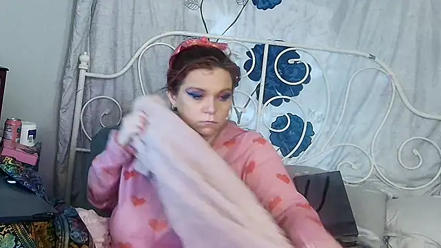 g0lden are0las89 online show from April 18, 6:45 pm