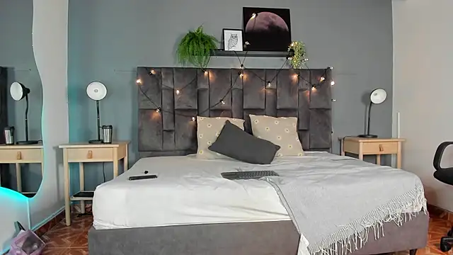 RiriiBrunette   online show from January 10, 7:59 pm