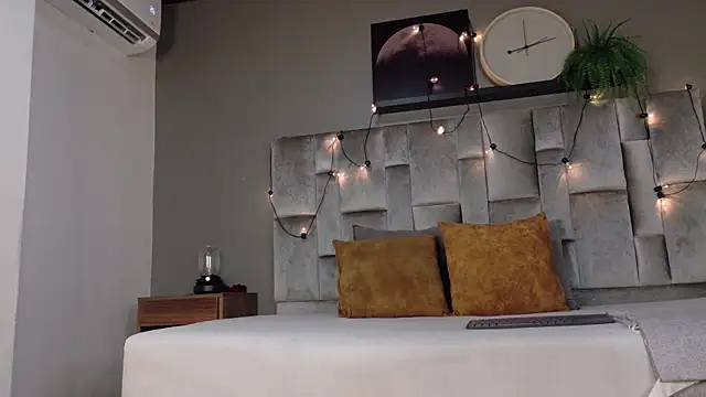 RiriiBrunette   online show from April 13, 7:30 pm