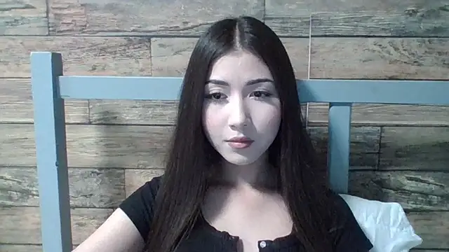 Virginia Hicks online show from October 10, 1:32 pm